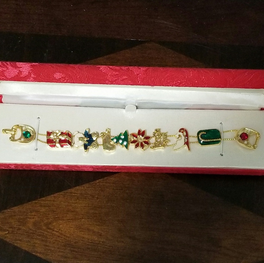 NWOT Holiday Charm Bracelet